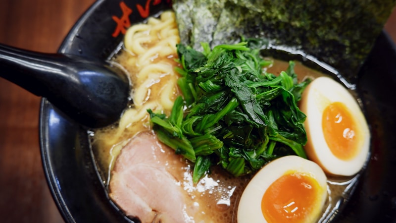 家系ラーメンはスープを飲まないと何キロカロリー?太りにくい食べ方も紹介