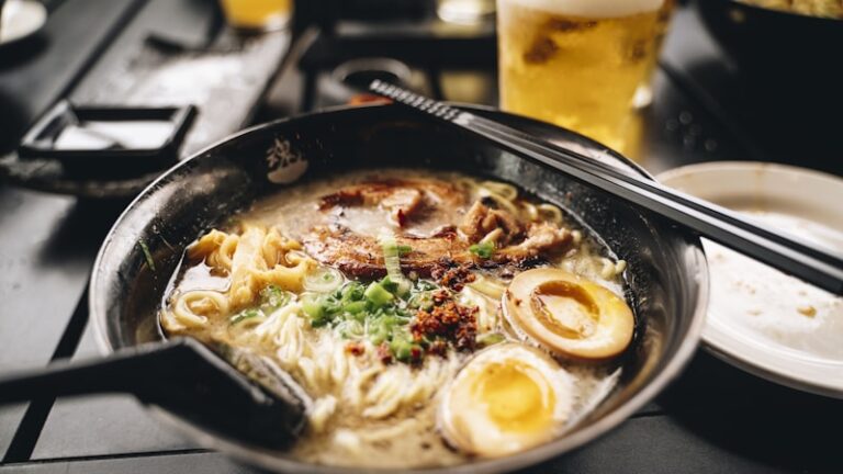 ラーメンとビールの楽しみ方ガイド｜相性の理由と太りにくいコツ