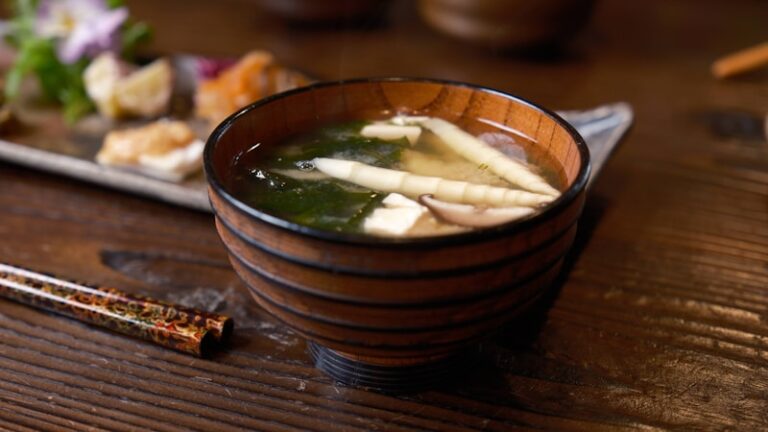 味噌汁を一人分でおいしく作るコツ｜黄金比と時短ワザ