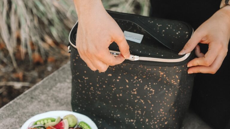 お弁当の保冷剤は包むべき？濡れ防止と冷えすぎ対策をやさしく解説