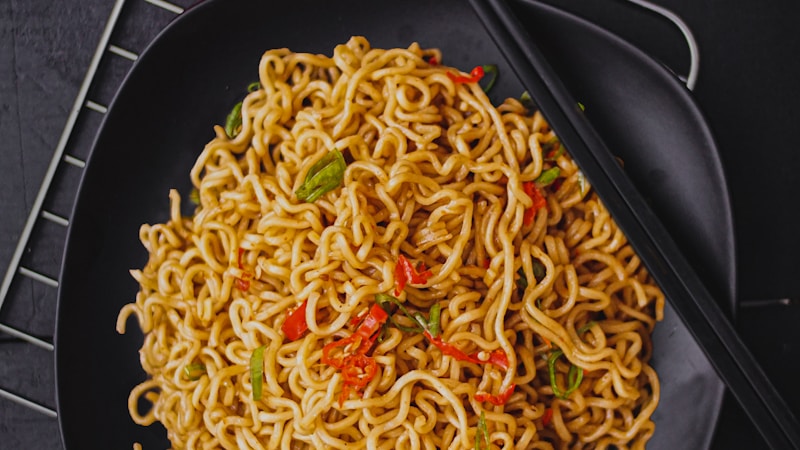 お弁当に焼きそばは大丈夫？傷みにくい詰め方と保存のコツ