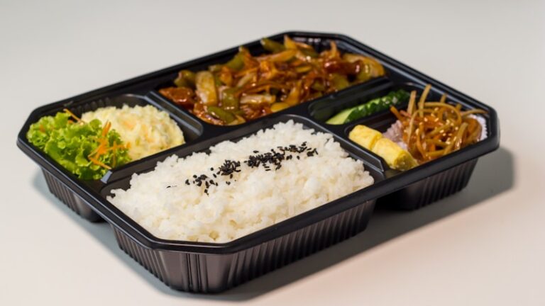 お弁当に焼きそばは大丈夫？傷みにくい詰め方と保存のコツ