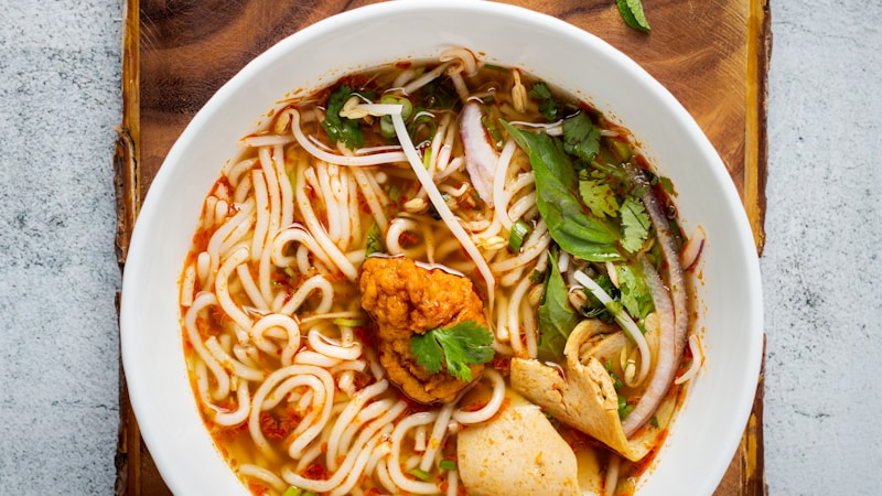 ラーメンの消化時間はどれくらい？胃もたれを防ぐ食べ方と選び方